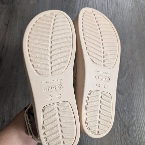 Crocs Women's Brooklyn Strappy Wedge Sandal Sz 8 Chai - Picture 4 of 6